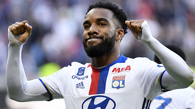 Lacazette là điểm sáng duy nhất của Lyon lúc này.