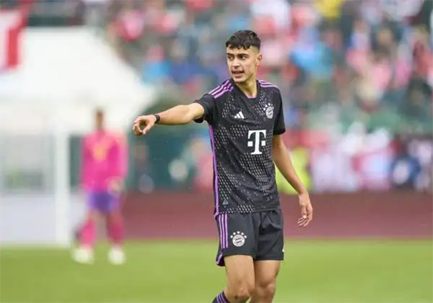 Pavlovic xuất sắc thay thế vai trò của Kimmich.