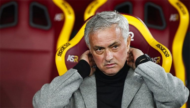 Ảnh bài viết Mourinho hài lòng sau chiến thắng với đội hình không trung vệ
