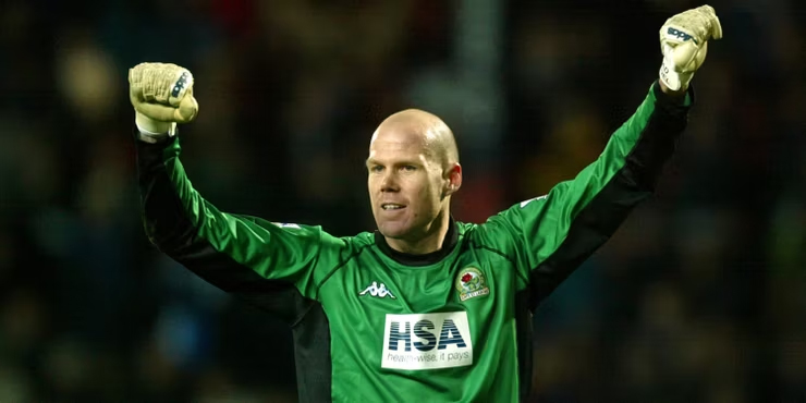 10. Brad Friedel. Trong gần hai thập kỷ tại Premier League, Friedel luôn thể hiện anh là một trong những thủ môn ổn định nhất giải đấu với 310 lần ra sân liên tiếp.