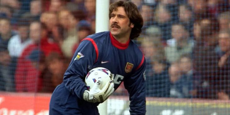 4. David Seaman. Ông là một phần quan trọng cho sự thành công của Arsenal trong những năm 1990 và đầu những năm 2000. Trong suốt sự nghiệp của mình, Seaman đã thi đấu 344 trận ở Premier League, trong đó có 141 lần giữ sạch lưới.