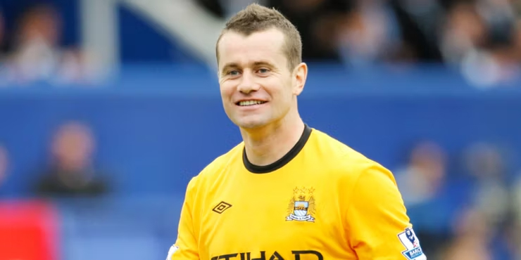 9. Shay Given. Phần lớn sự nghiệp của Given dành cho Newcastle United và trong 12 năm tại đây, anh đã thi đấu 344 trận rồi sau đó anh chuyển đến Manchester City vào tháng 2/2009, trước khi gia nhập gia nhập Aston Villa vào mùa hè năm 2011.