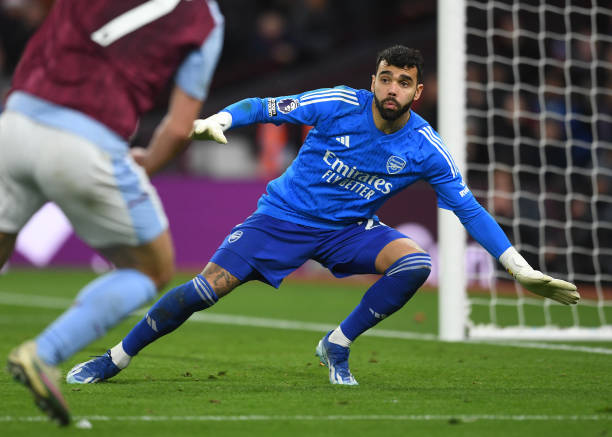 Raya giành danh hiệu Găng tay vàng.