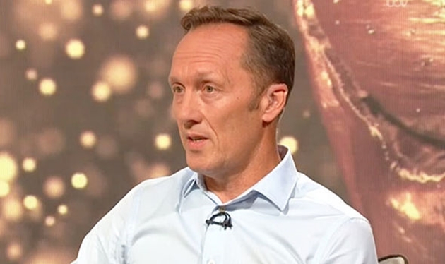 Cựu trung vệ Lee Dixon nhấn mạnh việc tuyển Anh thiếu đi một tiền vệ sáng tạo.