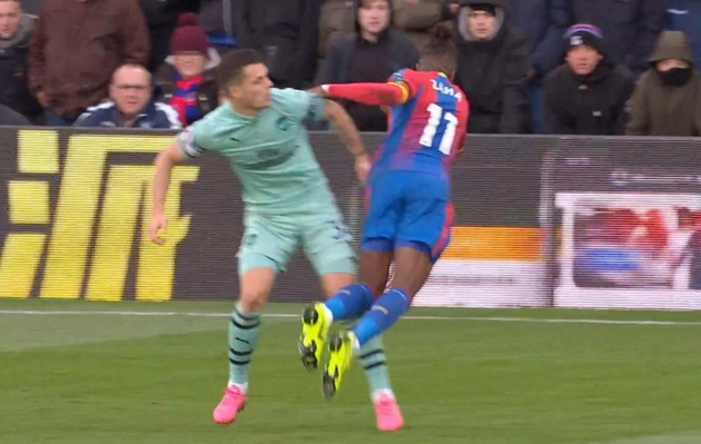 Ảnh bài viết Bị tố "ăn vạ" lộ liễu trong trận Arsenal, cựu sao Man Utd lên tiếng đáp trả