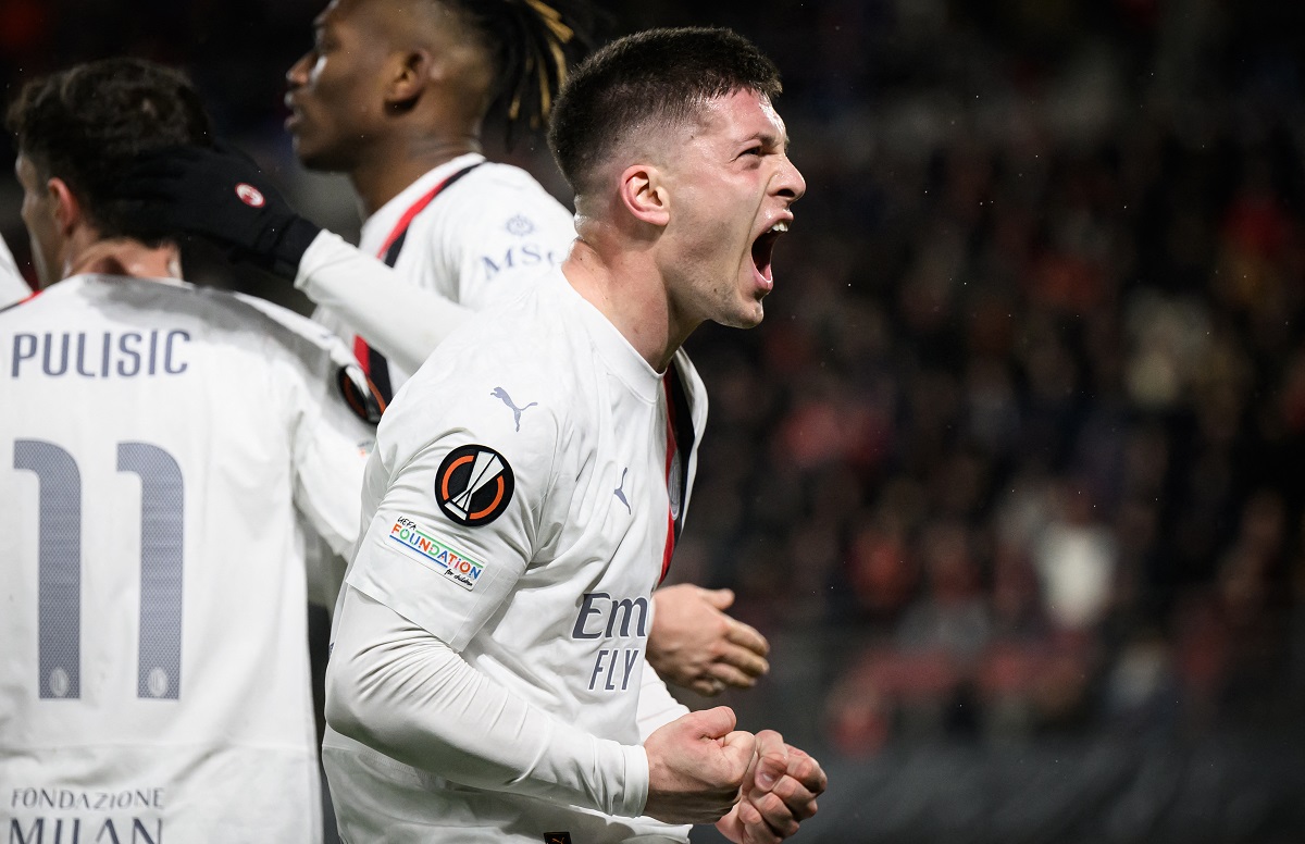 Sau Loftus-Cheek, đến lược Jovic gieo sầu cho Rennes.