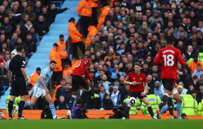 Như vậy sau 2 lần chạm trán The Citizens tại Premier League mùa này, Quỷ Đỏ đã nhận về 2 thất bại.