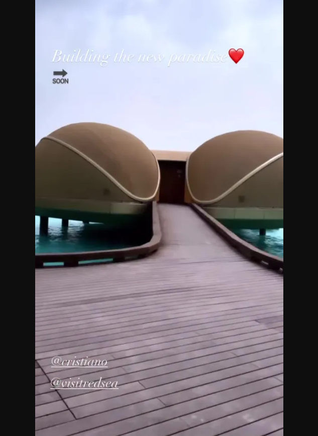 Ngoài ra trong đoạn video ngắn mà người đẹp này đăng tải, cô còn khéo khoe mức độ hiện đại và tiện nghi mà mỗi du khách có thể trải nghiệm khi quyết định nghỉ dưỡng tại đây.