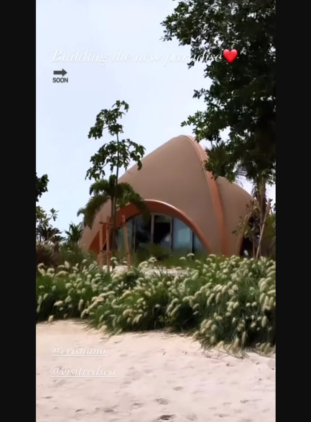 Trong mỗi phòng của khu nghỉ dưỡng đều sở hữu những vật dụng hiện đại nhất để đáp ứng nhu cầu giải trí của du khách như giường ngủ cỡ lớn, phòng tắm hơi,...