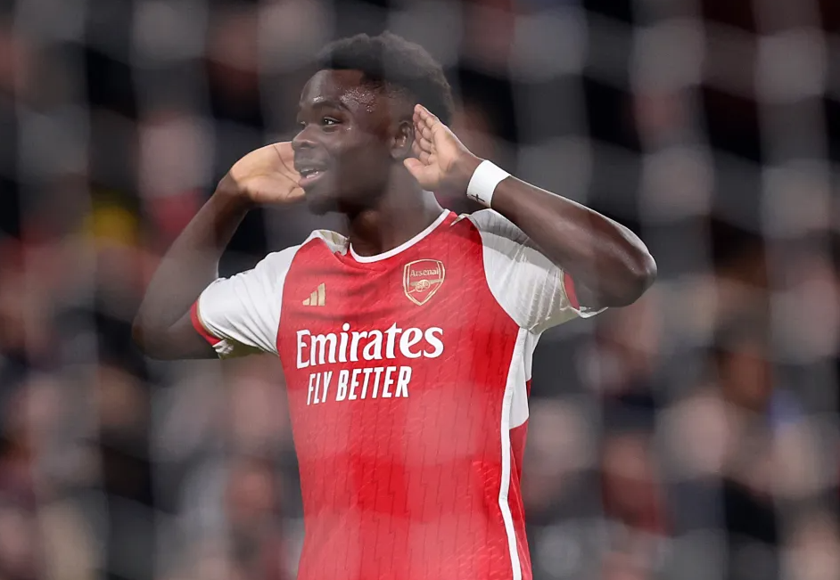 Tiền đạo: Bukayo Saka. Saka đã có một khởi đầu như mơ trong năm 2024 khi đóng góp 7 bàn thắng và 2 kiến tạo cho Arsenal.