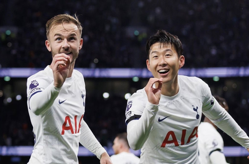 Tottenham nhận nhiều lời có cánh từ Defoe.