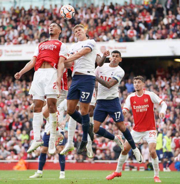 Saliba và Van de Ven sẽ có nhiều tiếng nói tại Derby bắc London sắp tới.