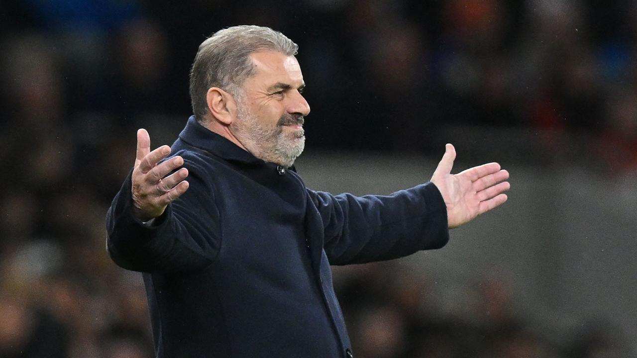 Postecoglou không hài lòng với trọng tài trong trận Derby bắc London.