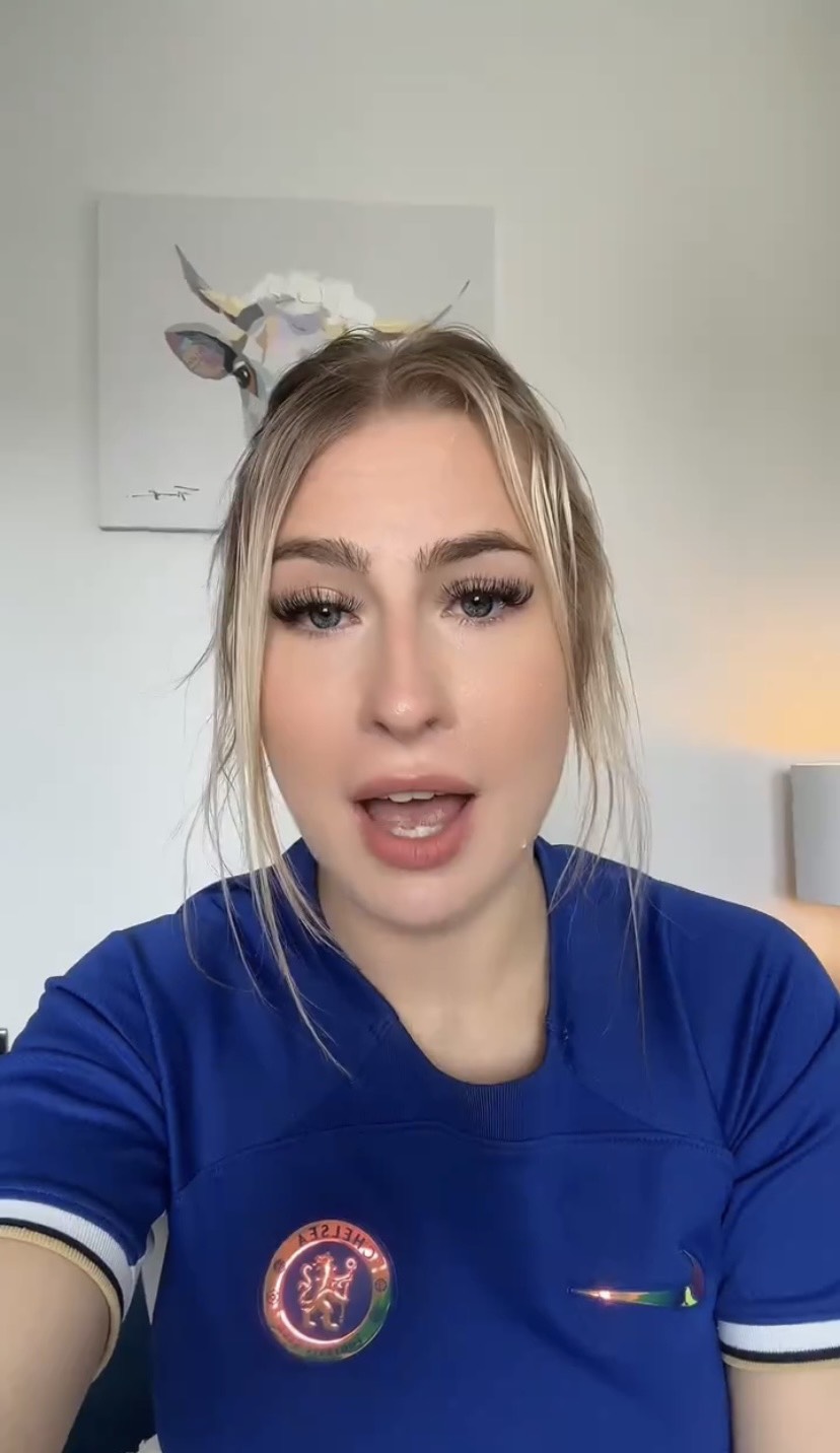 Do đó việc cầu thủ 39 tuổi nói lời chia tay chắc chắn khiến nhiều CĐV Chelsea tiếc nuối, trong đó có Wett, một nữ CĐV nổi tiếng trong cộng đồng những người yêu mến CLB tây London.