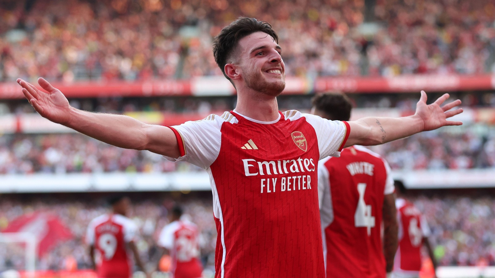 Tiền vệ trung tâm Declan Rice: Đây chắc chắn là một trong những cái tên Morgan gây tranh cãi nhất bởi Rice dù đang thi đấu xuất sắc nhưng bản hợp đồng đắt giá nhất lịch sử Arsenal rõ ràng cần thêm thời gian để chứng minh bản thân. Mùa này, ngôi sao người Anh đã ra sân 46 trận cho CLB bắc London, ghi được 6 bàn thắng và có 7 đường kiến tạo.