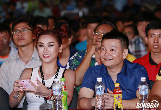 Ảnh bài viết Hotgirl Quỳnh Nhi: “Tiếc ĐT Pháp, nhưng chúc mừng Ronaldo”