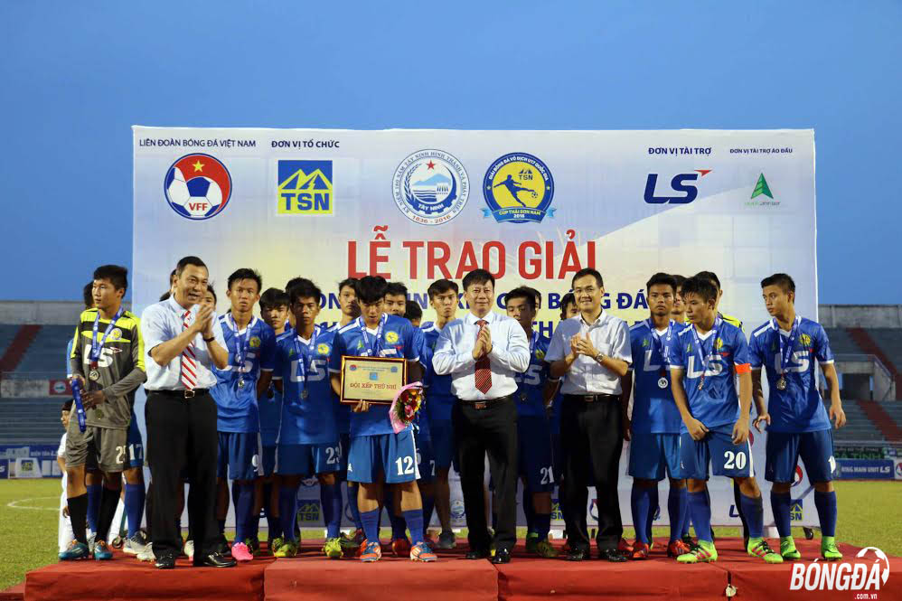 U17 PVF nhận hạng nhì VCK U17 Quốc Gia 2016. Ảnh: Dũng Phương.