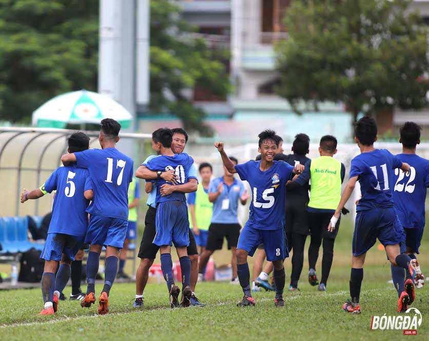 Thầy trò HLV Đinh Hồng Vinh không giấu tham vọng sẽ đăng quang ngôi vô địch VCK U15 Quốc Gia năm nay. Ảnh: Minh Trần.