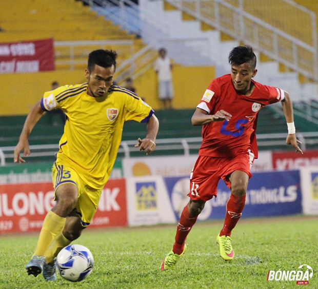 Tiền vệ Công Hiển sẽ cùng CLB TP.HCM có mặt ở V-League 2017. Ảnh: Đình Viên.
