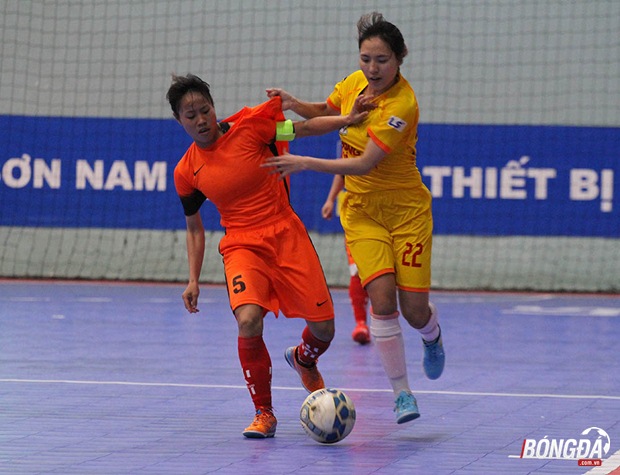 Phong Phú Hà Nam (vàng) thi đấu ấn tượng tại giải futsal nữ mở rộng 2016. Ảnh: Đình Viên.