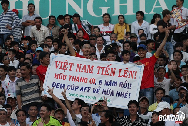 Những hình ảnh động viên cũng mang một nỗi niềm hy vọng rất lớn để ĐT Việt Nam có thể mang về tấm HCV thứ hai ở sân chơi AFF Cup mà người hâm mộ bóng đá Tây Đô gửi gắm đến thầy trò HLV Hữu Thắng.