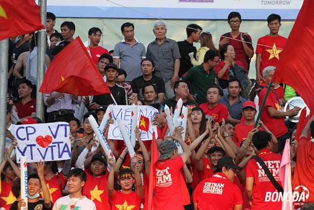 Bốn cái tên Công Phượng, Tuấn Anh, Xuân Trường, Văn Toàn được xướng lên trên khán đài sân vận động Cần Thơ. Ảnh: Đình Viên.