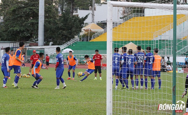 Ảnh bài viết Thầy trò Hữu Thắng luyện bài tủ trước khi lên đường tham dự AFF Cup 2016