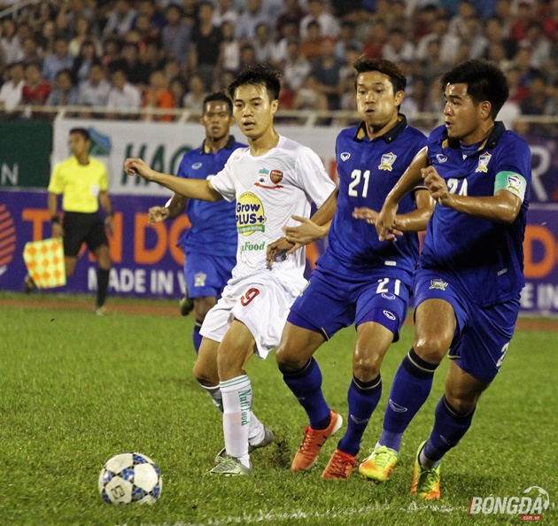 U21 Thái Lan (xanh) đã có được 2 chiến thắng liên tiếp ở giải U21 Quốc tế. Ảnh: Đình Viên.