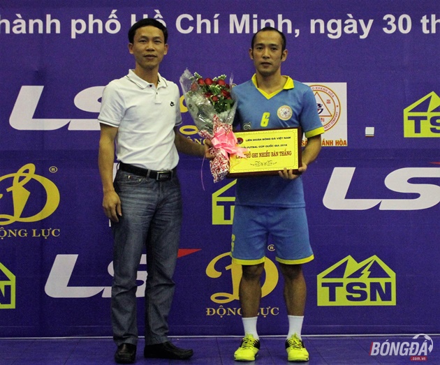 Vua phá lưới Trần Văn Thanh (Sanna.Khánh Hòa, 4 bàn). Ảnh: Đình Viên.