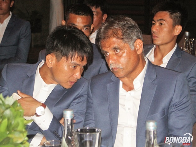 HLV người Pháp Alain Fiard sẽ chính thức dẫn dắt CLB TP.HCM tham dự V-League 2017, ông sẽ có trận đấu mở màn trên sân Thống Nhất tiếp đón Quảng Nam FC. Ảnh: Đình Viên.