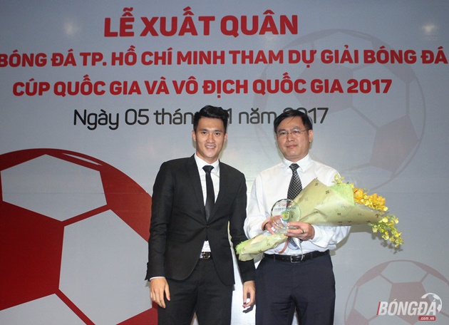 Ủy viên ban chấp hành Liên đoàn bóng đá Việt Nam (VFF), Chủ tịch Liên đoàn bóng đá TP.HCM (HFF) - Trần Anh Tú có mặt động viên tân binh V-League thi đấu thành công mùa giải mới. Ảnh: Đình Viên.