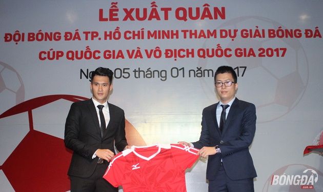 CLB bóng đá TP.HCM chính thức có nhà tài trợ áo đấu mùa giải 2017. Ảnh: Đình Viên.