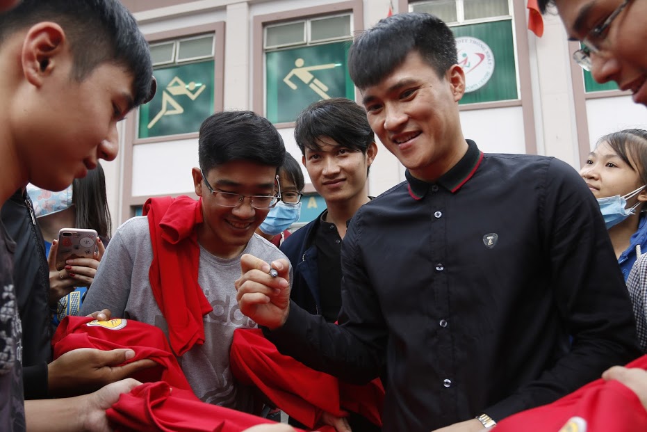 Ảnh bài viết Điểm tin tối bóng đá trong nước (7/1): Công Vinh ghi điểm, Công Phượng nhạt nhòa