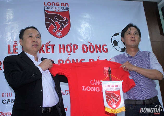Nhận lời dẫn dắt Long An ở thời điểm hiện tại là thử thách không nhỏ với chính cựu tuyển thủ ĐT Việt Nam. Ảnh: Đình Viên.