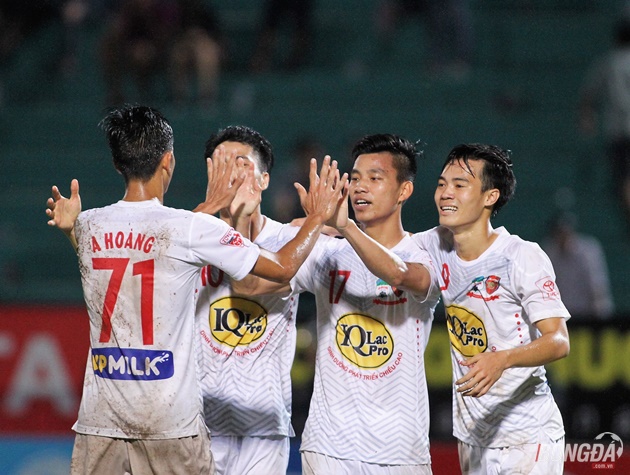 Ảnh bài viết Vòng 9 V-Leage 2017: Nóng ở Lạch Tray, say tại phố núi