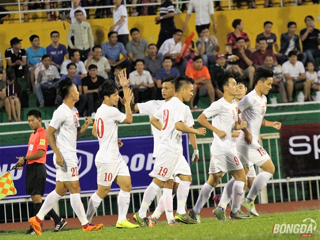 Phong độ và sự quá tải của các cầu thủ U23 Việt Nam thi đấu sẽ là vấn đề Hữu Thắng cần suy tính. Ảnh: Đình Viên.