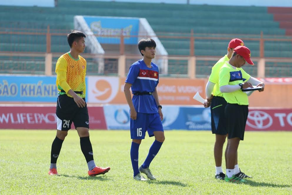 Phan Thanh Hậu là một trong những cầu thủ có thể hình mỏng cơm nhất ở U20 Việt Nam. Ảnh: Đình Viên.