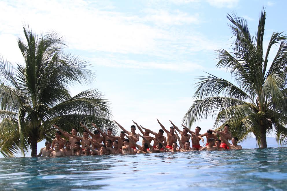 Chắc chắn đây sẽ là ngày chủ nhật đáng nhớ của U20 Việt Nam, bởi trong thời gian rèn thể lực sẽ rất hiếm có những ngày nghỉ ngơi như hôm nay. Ảnh: Phương Nam.