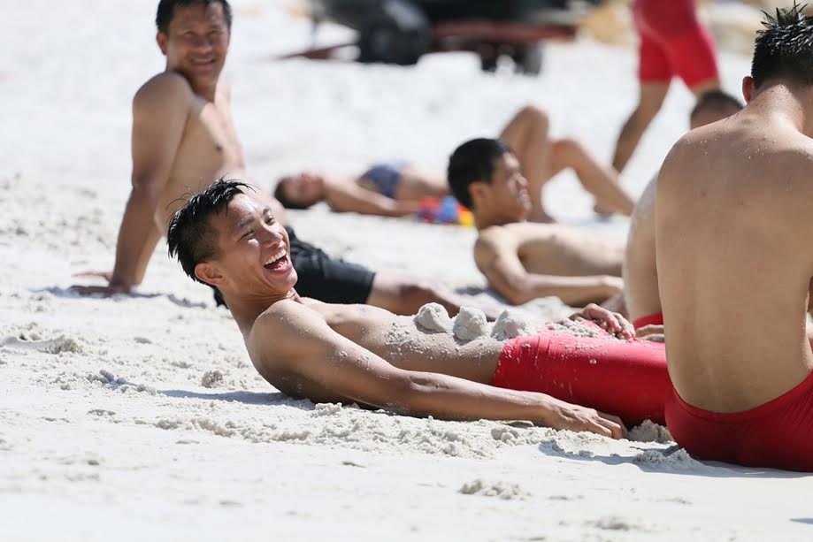 Không ít những nụ cười thả ga của các cầu thủ U20 Việt Nam. Ảnh: Phương Nam.