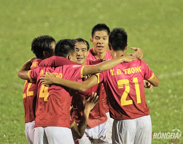 Kết thúc 90 phút trên sân Thống Nhất, CLB Sài Gòn FC có thêm hai bàn thắng của Ngân Văn Đại để hoàn thành cú hat-trich, đóng góp vào chiến thắng 4-0 cho chủ nhà Sài Gòn. Ảnh: Đình Viên.