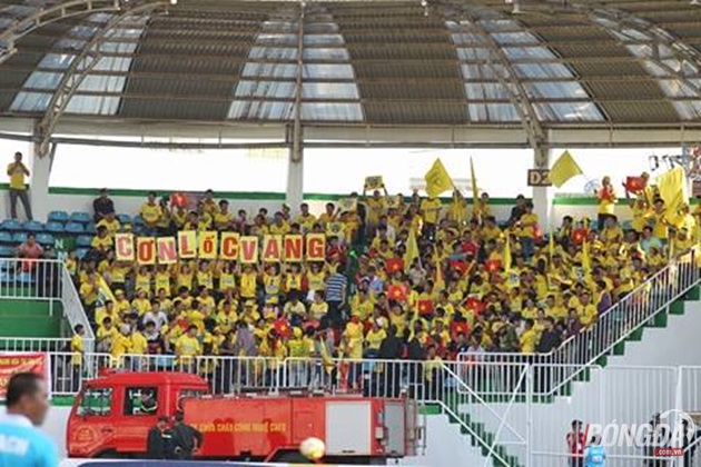 Trước trận đấu gặp HAGL trên sân Pleiku, FLC Thanh Hóa đang có được 19 điểm bằng với Hà Nội FC, tuy nhiên, đội bóng xứ Thanh vẫn xếp vị trí thứ hai bởi họ kém về hiệu số bàn thắng bại. Vậy nên, ở cuộc đối đầu này, FLC Thanh Hóa khát khao để có được 3 điểm trước HAGL. Ảnh: Duy Anh.