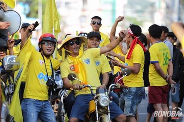 Ảnh bài viết CĐV xứ Thanh phủ vàng phố núi Pleiku