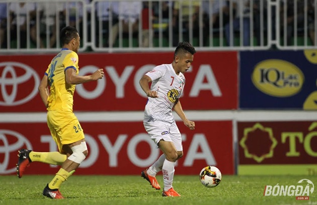 Phút 52 Hồng Duy bất ngờ có pha làm bàn trước sự thẫn thờ của FLC Thanh Hóa. Ảnh: Duy Anh.