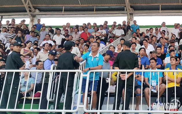 Chiến thắng của FLC Thanh Hóa có công rất lớn từ "bộ não" của HLV Petrovic. Ảnh: Duy Anh.