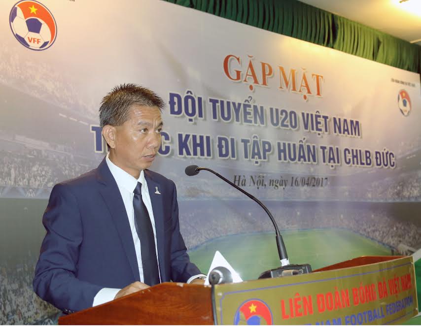 HLV U20 Việt Nam - Hoàng Anh Tuấn phát biểu tại buổi gặp mặt lãnh đạo Liên đoàn bóng đá Việt Nam. Ảnh: Nhật Đoàn.