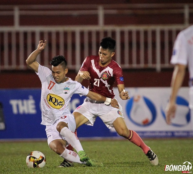 Sau bàn thua HAGL chơi đầy nỗ lực để tìm kiếm bàn san bằng cách biệt. Ảnh: Phương Nam.