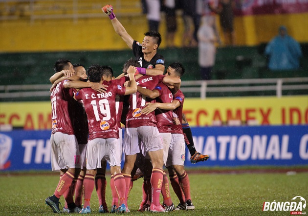 Niềm vui của các cầu thủ Sài Gòn FC sau khi đánh bại HAGL trên sân nhà Thống Nhất. Ảnh: Phương Nam.