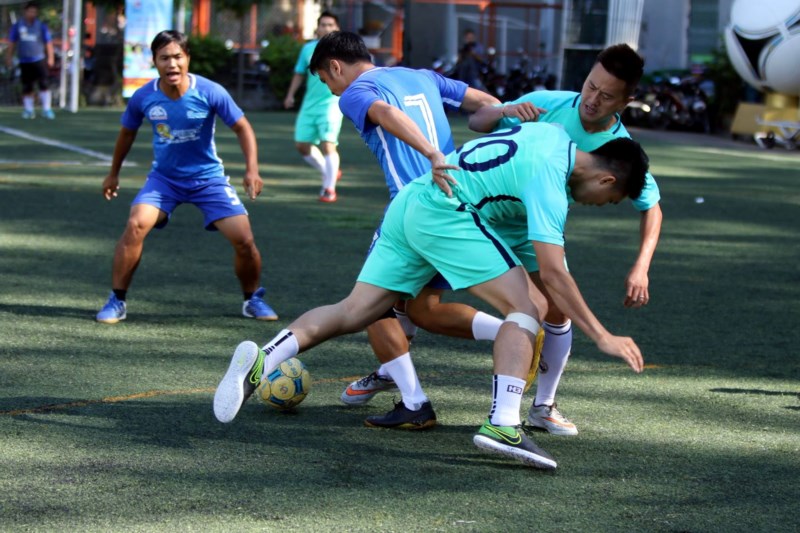 Cuộc chiến giữa HTV và Thanh Niên diễn ra kịch tính và hấp dẫn. Ảnh: Lê Tuấn.