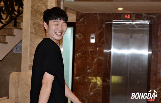 Ảnh bài viết Đẹp trai như siêu mẫu, Trường "híp" tươi tắn hội quân cùng U22 Việt Nam