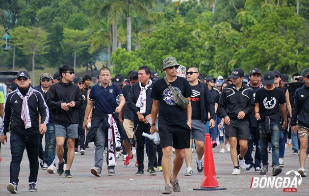 Những bước đi đầy tự tin của người Thái trên sân Shah Alam, họ đến đây có lẽ chứng kiến đội nhà một lần nữa bảo vệ ngôi vương ở SEA Games 29.